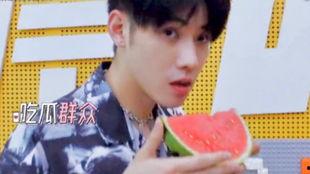 娱乐吃瓜帅哥视频,揭秘帅哥视频背后的故事